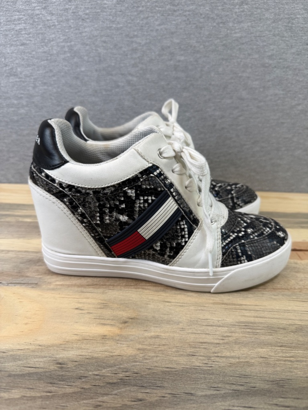 Tommy Hilfiger Delsia Wedge Black White Snake Sneakers Size 8M Great Condition!